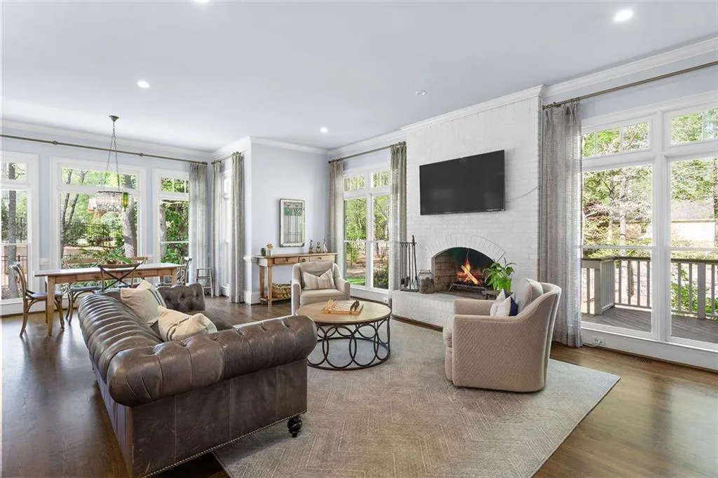 7815 Nesbit Ferry Road, Sandy Springs, Georgia 30350, 5 Bedrooms Bedrooms, ,6 BathroomsBathrooms,Residential,Sold,7815 Nesbit Ferry Road,7030670