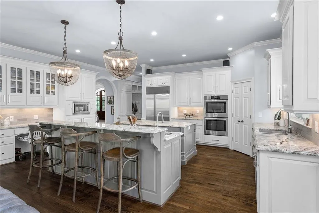 7815 Nesbit Ferry Road, Sandy Springs, Georgia 30350, 5 Bedrooms Bedrooms, ,6 BathroomsBathrooms,Residential,Sold,7815 Nesbit Ferry Road,7030670