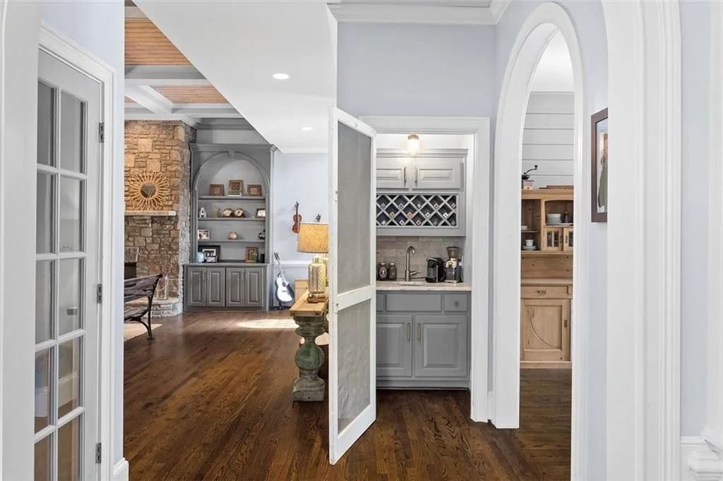 7815 Nesbit Ferry Road, Sandy Springs, Georgia 30350, 5 Bedrooms Bedrooms, ,6 BathroomsBathrooms,Residential,Sold,7815 Nesbit Ferry Road,7030670