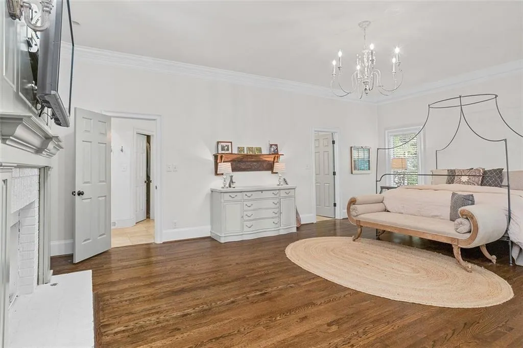 7815 Nesbit Ferry Road, Sandy Springs, Georgia 30350, 5 Bedrooms Bedrooms, ,6 BathroomsBathrooms,Residential,Sold,7815 Nesbit Ferry Road,7030670