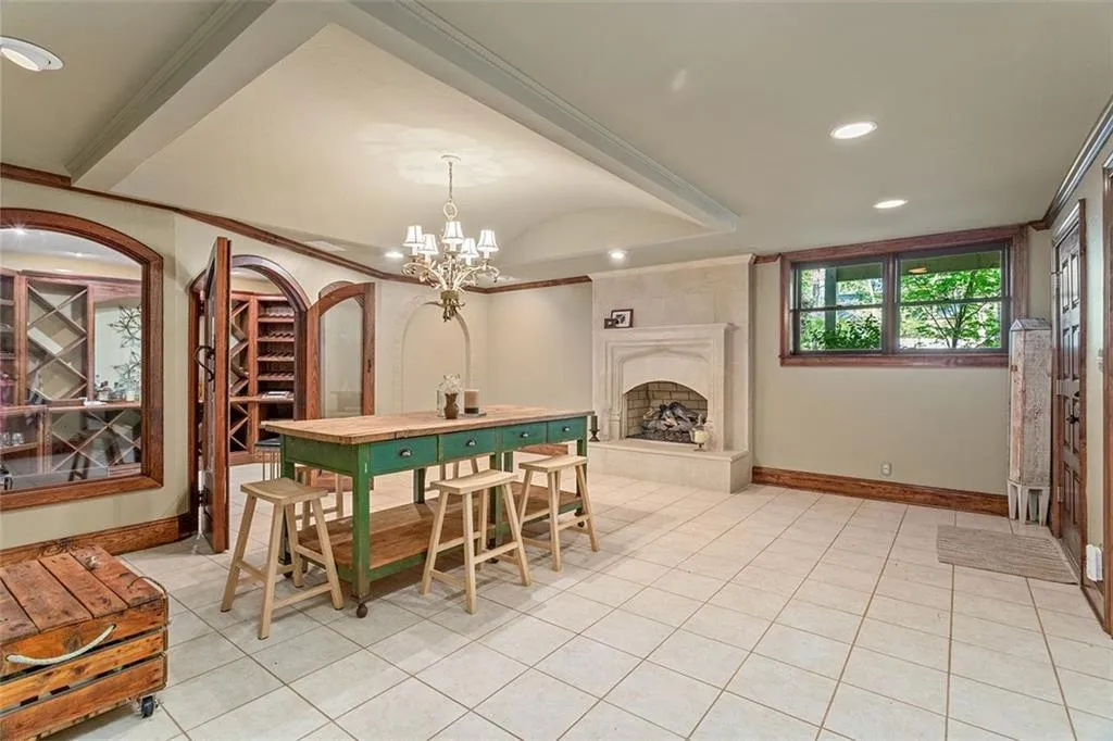 7815 Nesbit Ferry Road, Sandy Springs, Georgia 30350, 5 Bedrooms Bedrooms, ,6 BathroomsBathrooms,Residential,Sold,7815 Nesbit Ferry Road,7030670