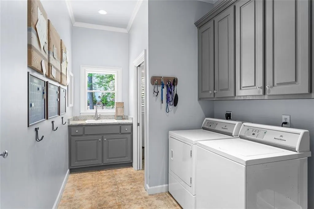 7815 Nesbit Ferry Road, Sandy Springs, Georgia 30350, 5 Bedrooms Bedrooms, ,6 BathroomsBathrooms,Residential,Sold,7815 Nesbit Ferry Road,7030670