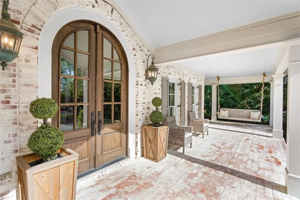 7815 Nesbit Ferry Road, Sandy Springs, Georgia 30350, 5 Bedrooms Bedrooms, ,6 BathroomsBathrooms,Residential,Sold,7815 Nesbit Ferry Road,7030670