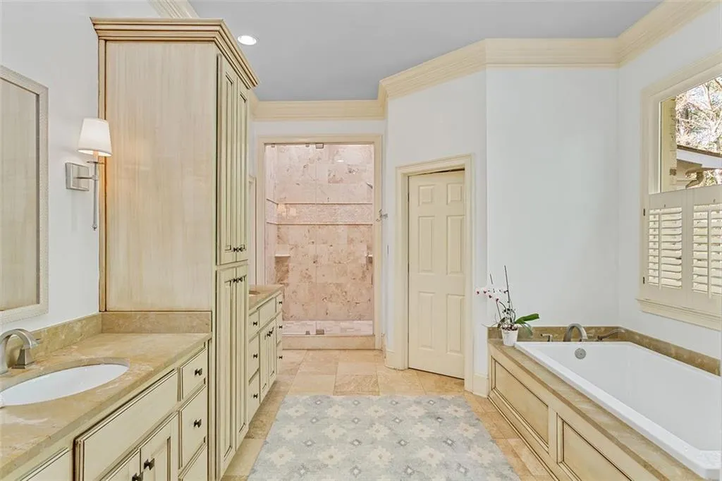 7815 Nesbit Ferry Road, Sandy Springs, Georgia 30350, 5 Bedrooms Bedrooms, ,6 BathroomsBathrooms,Residential,Sold,7815 Nesbit Ferry Road,7030670