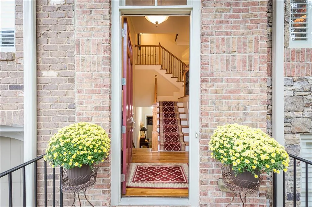 1105 Charles Towne Square, Atlanta, Georgia 30328, 4 Bedrooms Bedrooms, ,3 BathroomsBathrooms,Residential,Sold,1105 Charles Towne Square,6083327