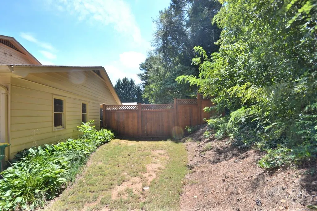 8950 Carroll Manor Drive, Dunwoody, Georgia 30350, 3 Bedrooms Bedrooms, ,2 BathroomsBathrooms,Residential,Sold,8950 Carroll Manor Drive,5741352