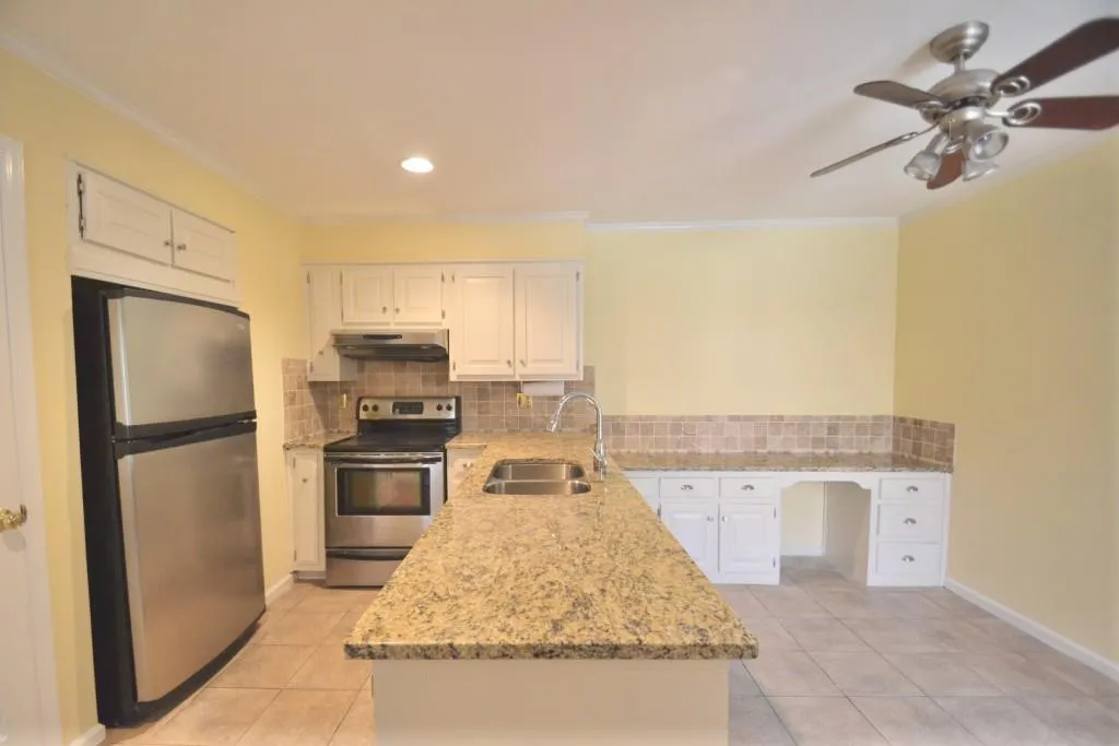 8950 Carroll Manor Drive, Dunwoody, Georgia 30350, 3 Bedrooms Bedrooms, ,2 BathroomsBathrooms,Residential,Sold,8950 Carroll Manor Drive,5741352