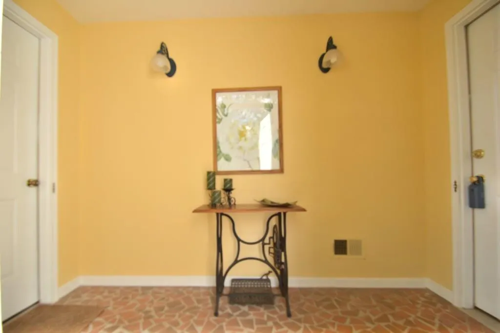 8950 Carroll Manor Drive, Dunwoody, Georgia 30350, 3 Bedrooms Bedrooms, ,2 BathroomsBathrooms,Residential,Sold,8950 Carroll Manor Drive,5741352