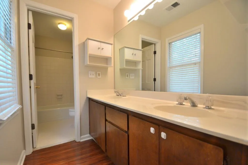 8950 Carroll Manor Drive, Dunwoody, Georgia 30350, 3 Bedrooms Bedrooms, ,2 BathroomsBathrooms,Residential,Sold,8950 Carroll Manor Drive,5741352