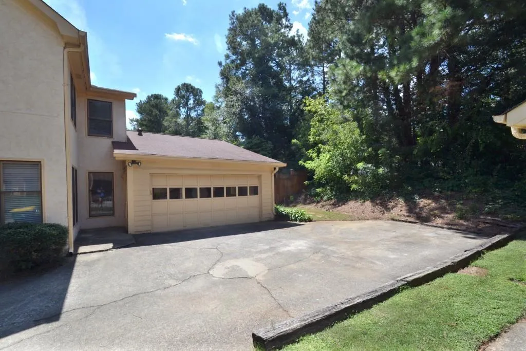 8950 Carroll Manor Drive, Dunwoody, Georgia 30350, 3 Bedrooms Bedrooms, ,2 BathroomsBathrooms,Residential,Sold,8950 Carroll Manor Drive,5741352