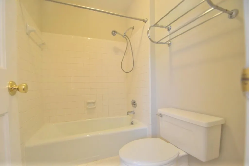 8950 Carroll Manor Drive, Dunwoody, Georgia 30350, 3 Bedrooms Bedrooms, ,2 BathroomsBathrooms,Residential,Sold,8950 Carroll Manor Drive,5741352