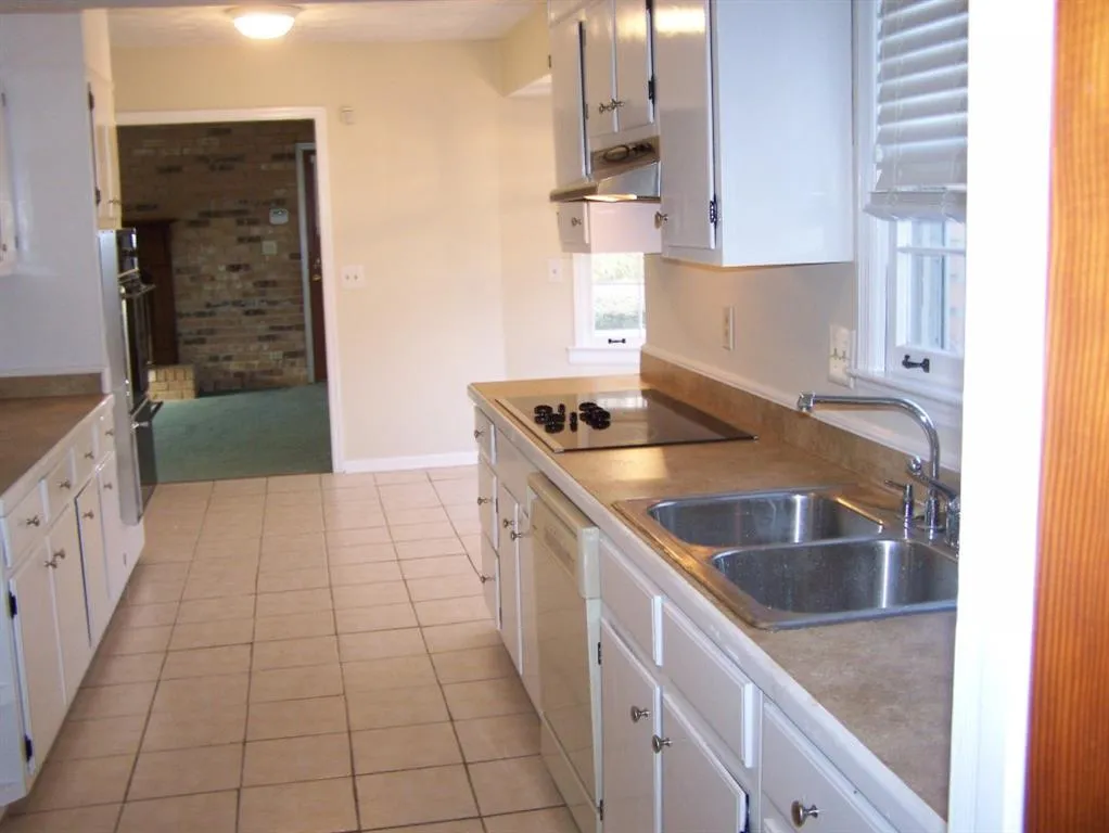 7215 Northgreen Drive, Sandy Springs, Georgia 30328, 5 Bedrooms Bedrooms, ,4 BathroomsBathrooms,Residential,Sold,7215 Northgreen Drive,5677955