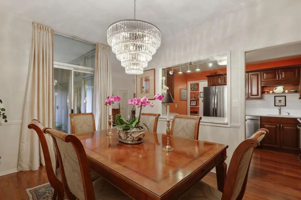 2632 Peachtree Road Nw Unit B101, Atlanta, Georgia 30305, 3 Bedrooms Bedrooms, ,2 BathroomsBathrooms,Residential,Sold,2632 Peachtree Road Nw Unit B101,6521029