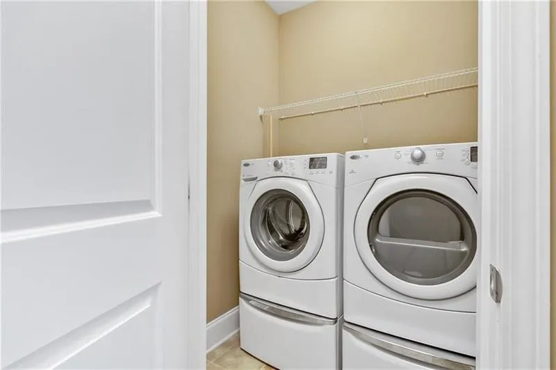 231 Alderwood Point, Atlanta, Georgia 30328, 3 Bedrooms Bedrooms, ,3 BathroomsBathrooms,Residential,Sold,231 Alderwood Point,6526451