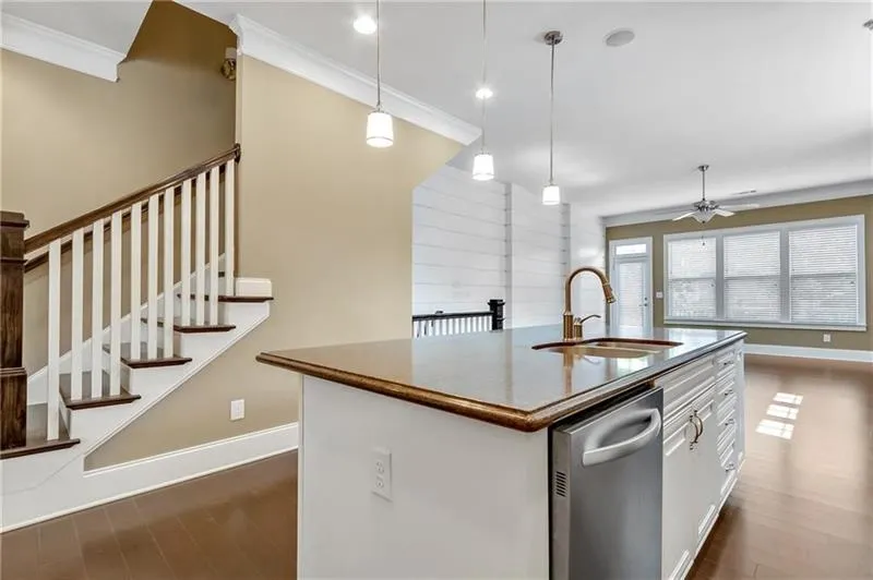 231 Alderwood Point, Atlanta, Georgia 30328, 3 Bedrooms Bedrooms, ,3 BathroomsBathrooms,Residential,Sold,231 Alderwood Point,6526451