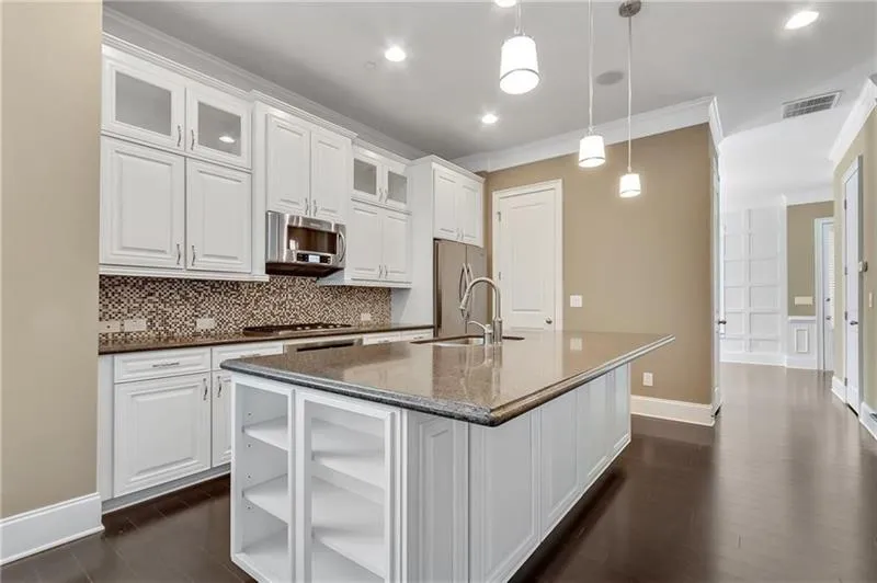 231 Alderwood Point, Atlanta, Georgia 30328, 3 Bedrooms Bedrooms, ,3 BathroomsBathrooms,Residential,Sold,231 Alderwood Point,6526451