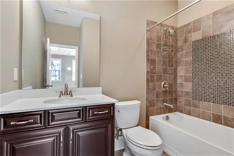 231 Alderwood Point, Atlanta, Georgia 30328, 3 Bedrooms Bedrooms, ,3 BathroomsBathrooms,Residential,Sold,231 Alderwood Point,6526451