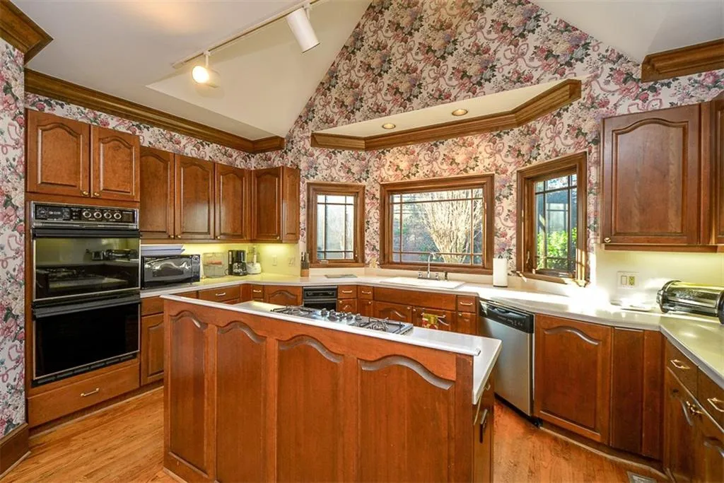 100 Spalding Creek Court, Sandy Springs, Georgia 30350, 4 Bedrooms Bedrooms, ,3 BathroomsBathrooms,Residential,Sold,100 Spalding Creek Court,6119544