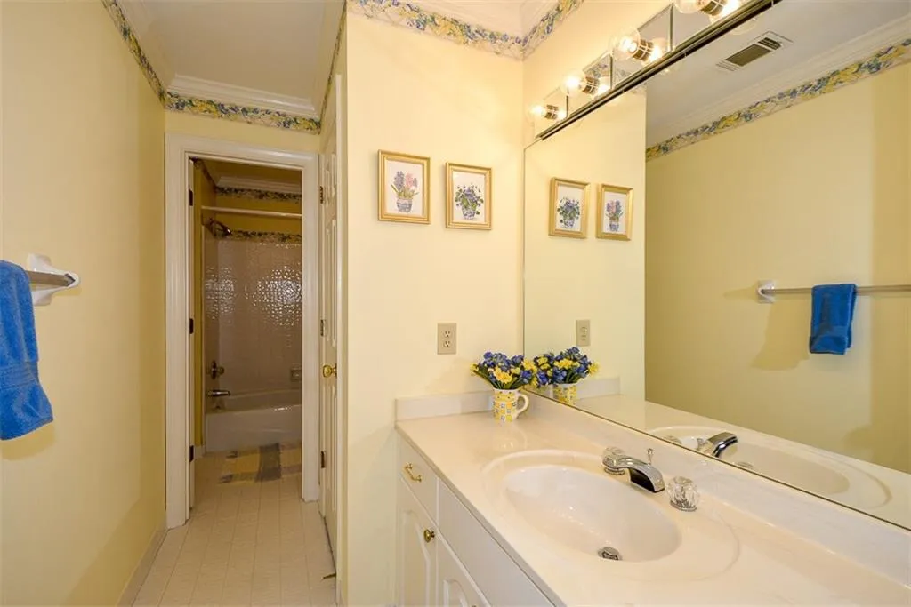 100 Spalding Creek Court, Sandy Springs, Georgia 30350, 4 Bedrooms Bedrooms, ,3 BathroomsBathrooms,Residential,Sold,100 Spalding Creek Court,6119544