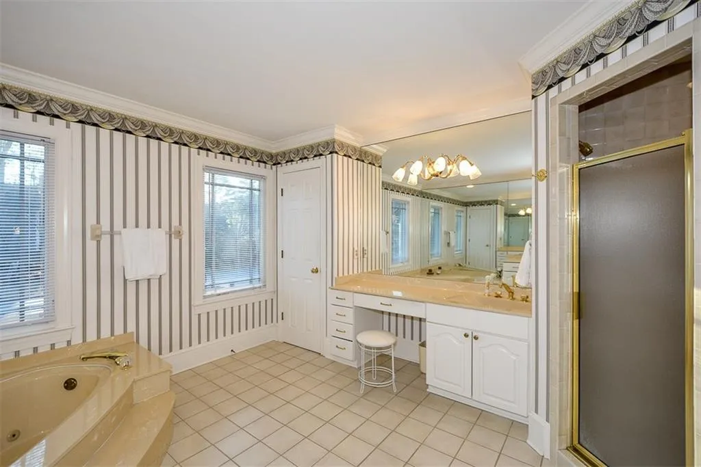 100 Spalding Creek Court, Sandy Springs, Georgia 30350, 4 Bedrooms Bedrooms, ,3 BathroomsBathrooms,Residential,Sold,100 Spalding Creek Court,6119544