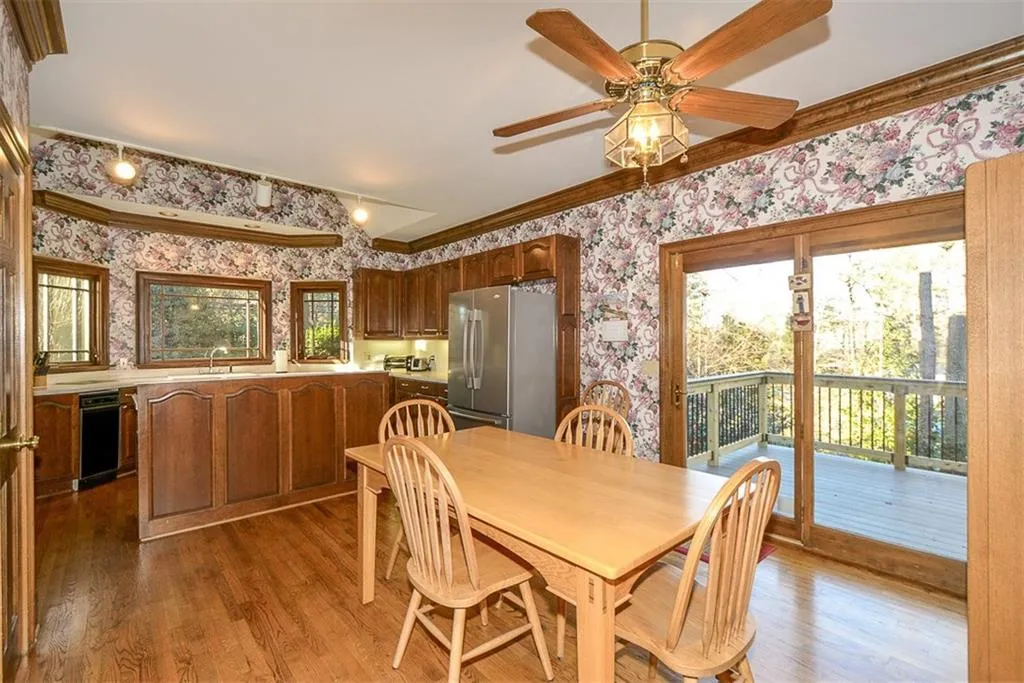 100 Spalding Creek Court, Sandy Springs, Georgia 30350, 4 Bedrooms Bedrooms, ,3 BathroomsBathrooms,Residential,Sold,100 Spalding Creek Court,6119544