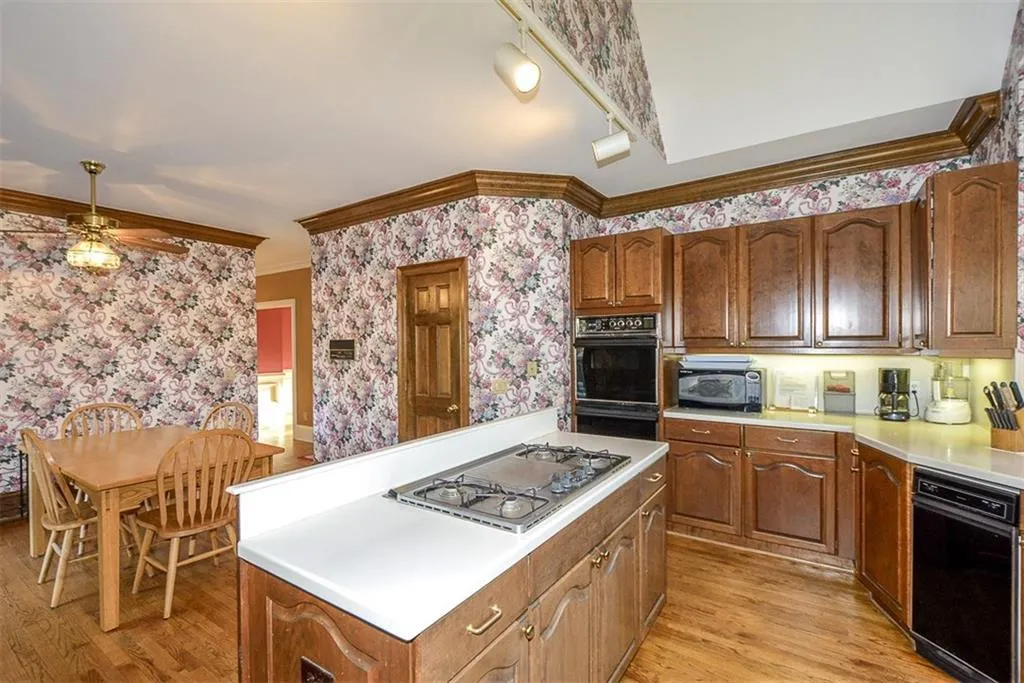 100 Spalding Creek Court, Sandy Springs, Georgia 30350, 4 Bedrooms Bedrooms, ,3 BathroomsBathrooms,Residential,Sold,100 Spalding Creek Court,6119544