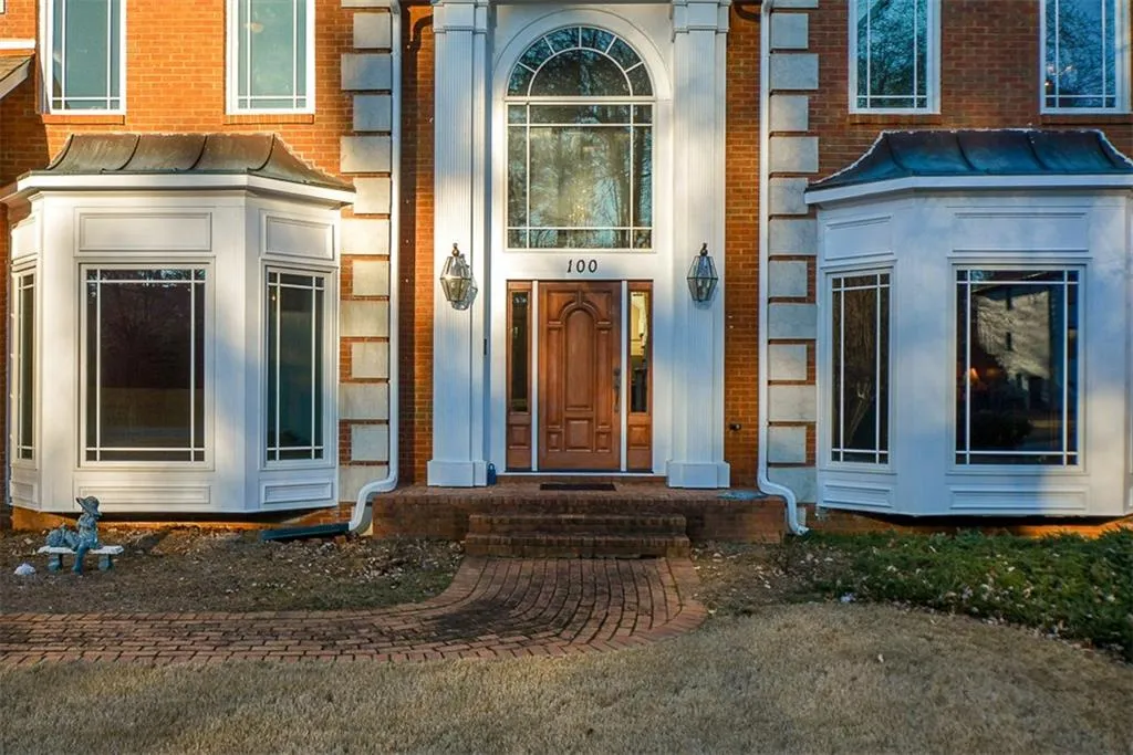 100 Spalding Creek Court, Sandy Springs, Georgia 30350, 4 Bedrooms Bedrooms, ,3 BathroomsBathrooms,Residential,Sold,100 Spalding Creek Court,6119544