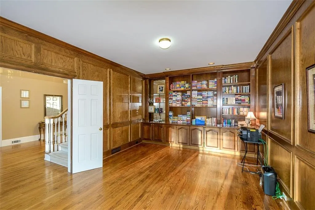 100 Spalding Creek Court, Sandy Springs, Georgia 30350, 4 Bedrooms Bedrooms, ,3 BathroomsBathrooms,Residential,Sold,100 Spalding Creek Court,6119544