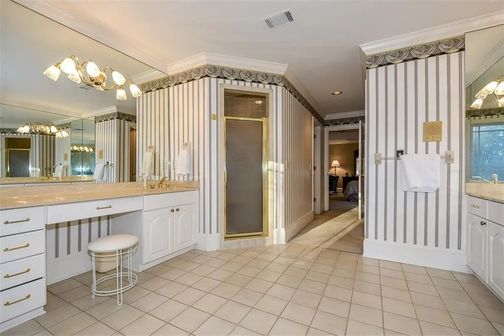 100 Spalding Creek Court, Sandy Springs, Georgia 30350, 4 Bedrooms Bedrooms, ,3 BathroomsBathrooms,Residential,Sold,100 Spalding Creek Court,6119544
