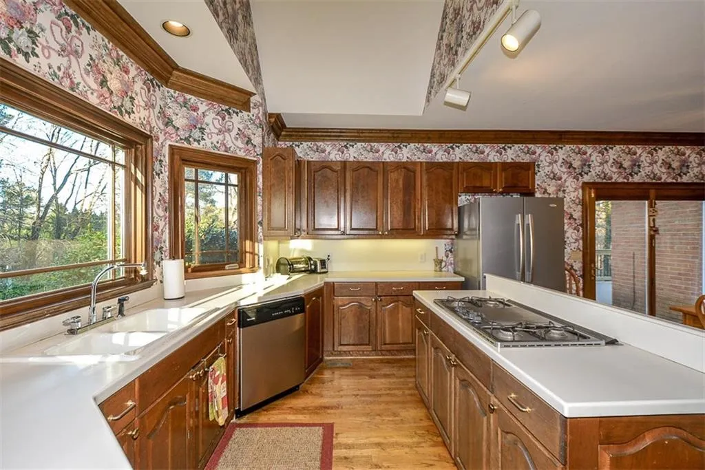 100 Spalding Creek Court, Sandy Springs, Georgia 30350, 4 Bedrooms Bedrooms, ,3 BathroomsBathrooms,Residential,Sold,100 Spalding Creek Court,6119544