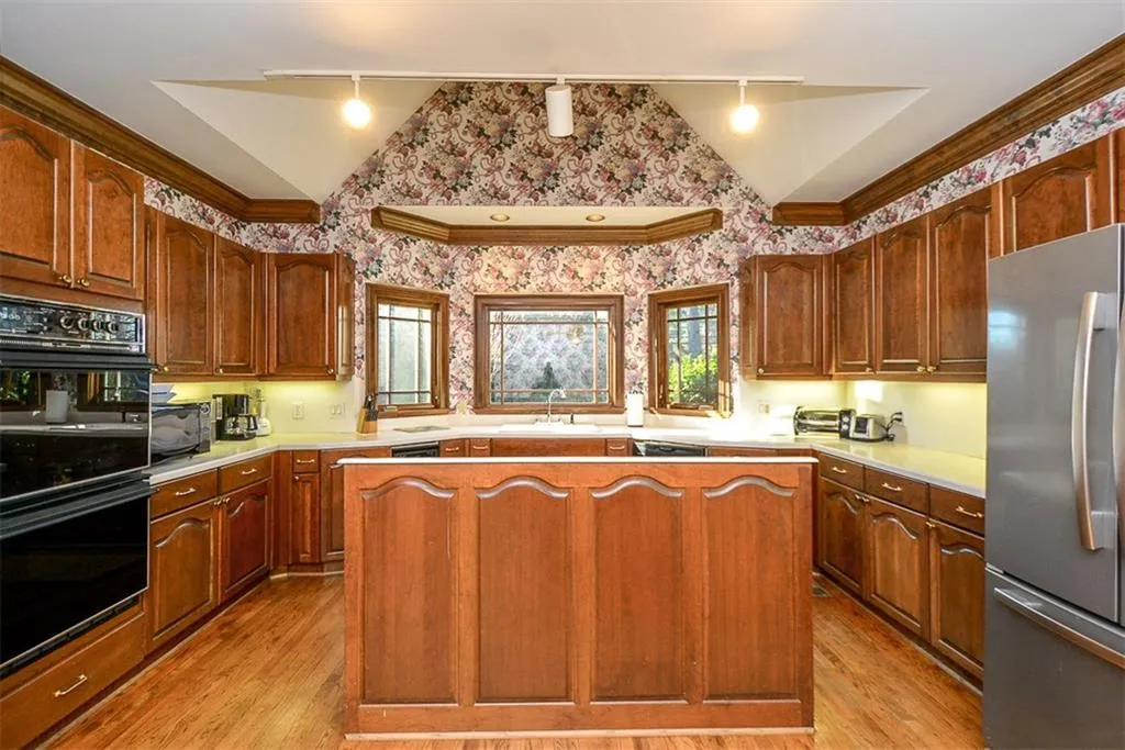 100 Spalding Creek Court, Sandy Springs, Georgia 30350, 4 Bedrooms Bedrooms, ,3 BathroomsBathrooms,Residential,Sold,100 Spalding Creek Court,6119544