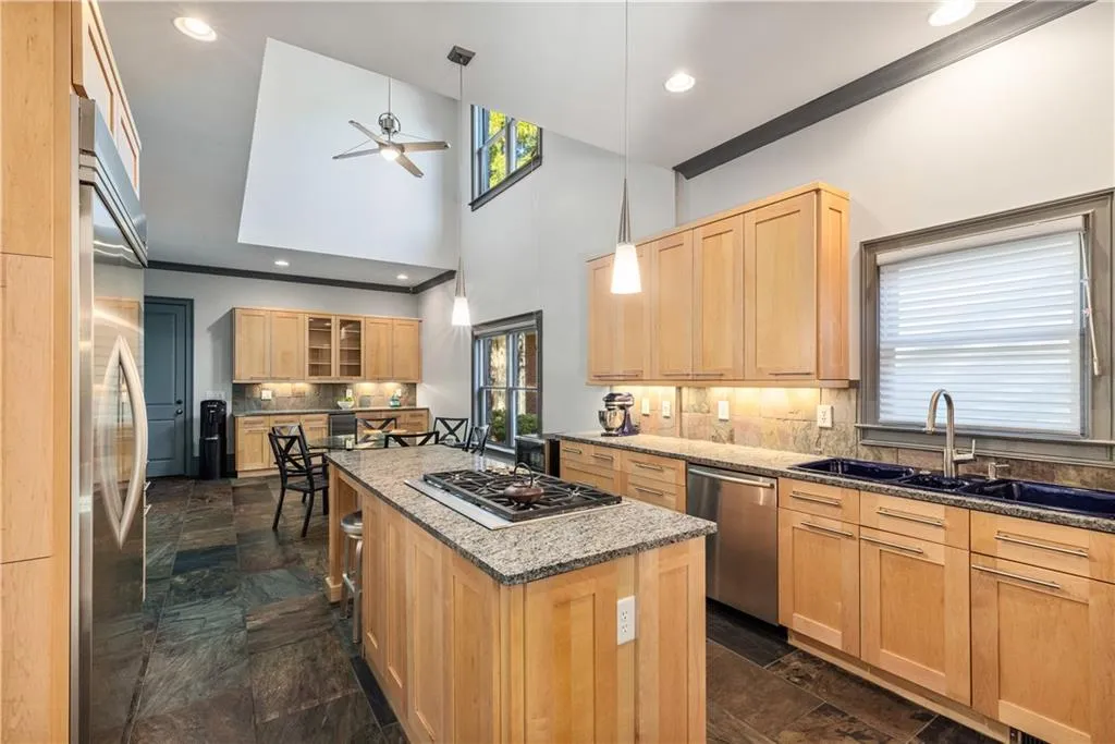 33 Cliftwood Drive, Atlanta, Georgia 30328, 6 Bedrooms Bedrooms, ,5 BathroomsBathrooms,Residential,For Sale,33 Cliftwood Drive,7720359