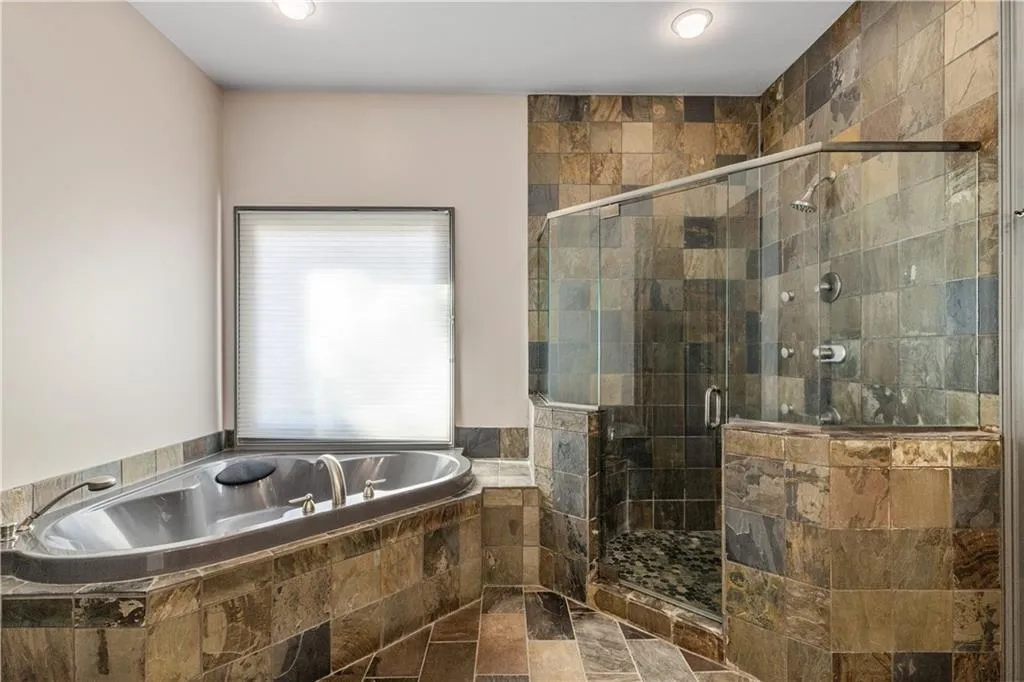 33 Cliftwood Drive, Atlanta, Georgia 30328, 6 Bedrooms Bedrooms, ,5 BathroomsBathrooms,Residential,For Sale,33 Cliftwood Drive,7720359