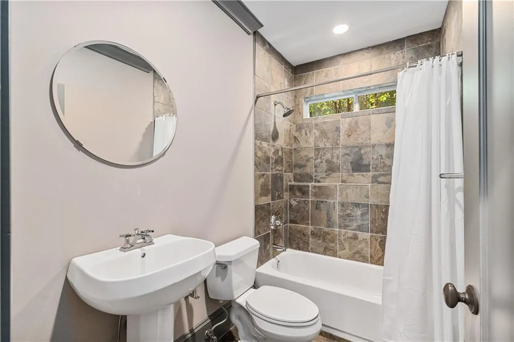 33 Cliftwood Drive, Atlanta, Georgia 30328, 6 Bedrooms Bedrooms, ,5 BathroomsBathrooms,Residential,For Sale,33 Cliftwood Drive,7720359