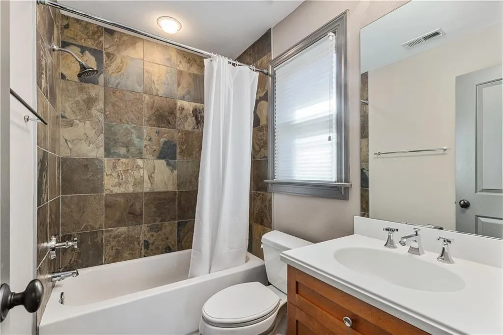 33 Cliftwood Drive, Atlanta, Georgia 30328, 6 Bedrooms Bedrooms, ,5 BathroomsBathrooms,Residential,For Sale,33 Cliftwood Drive,7720359