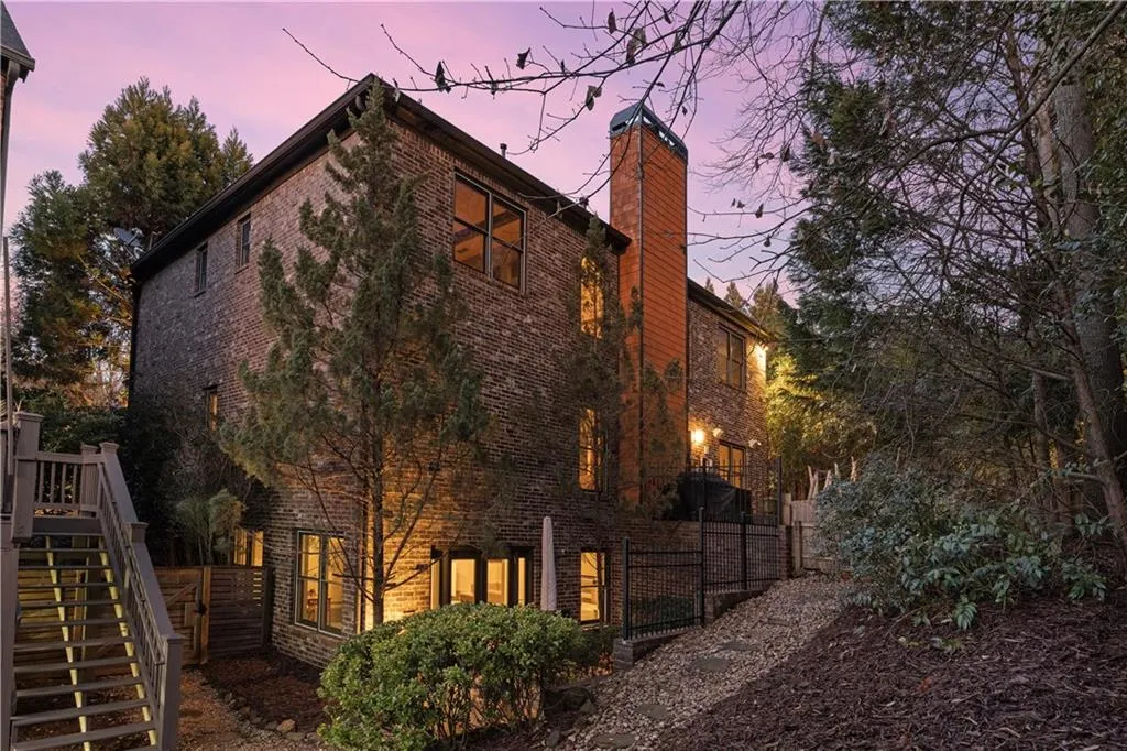 33 Cliftwood Drive, Atlanta, Georgia 30328, 6 Bedrooms Bedrooms, ,5 BathroomsBathrooms,Residential,For Sale,33 Cliftwood Drive,7720359