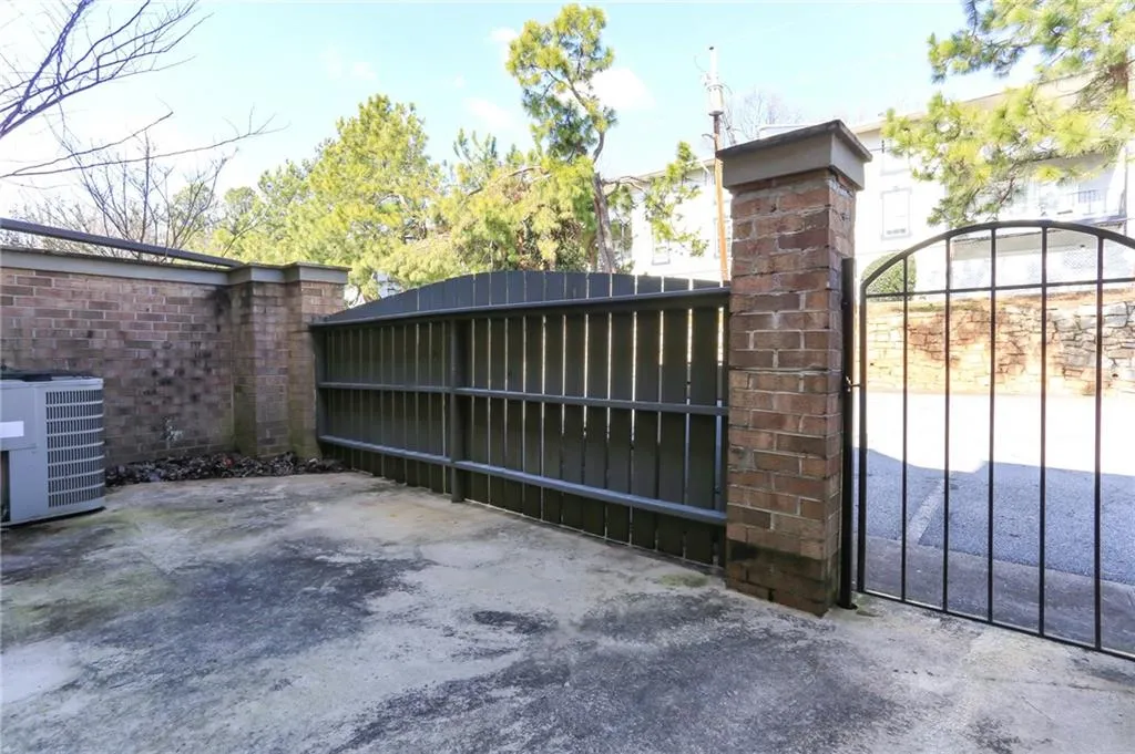 6980 Roswell Road Unit J7, Atlanta, Georgia 30328, 2 Bedrooms Bedrooms, ,1 BathroomBathrooms,Residential,Sold,6980 Roswell Road Unit J7,6839293