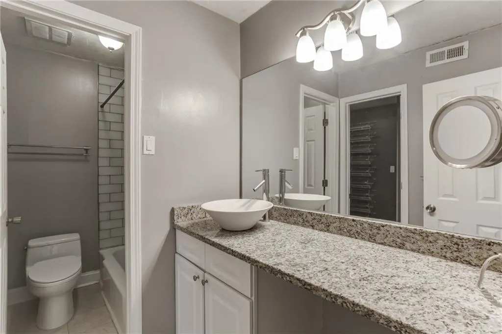 6980 Roswell Road Unit J7, Atlanta, Georgia 30328, 2 Bedrooms Bedrooms, ,1 BathroomBathrooms,Residential,Sold,6980 Roswell Road Unit J7,6839293