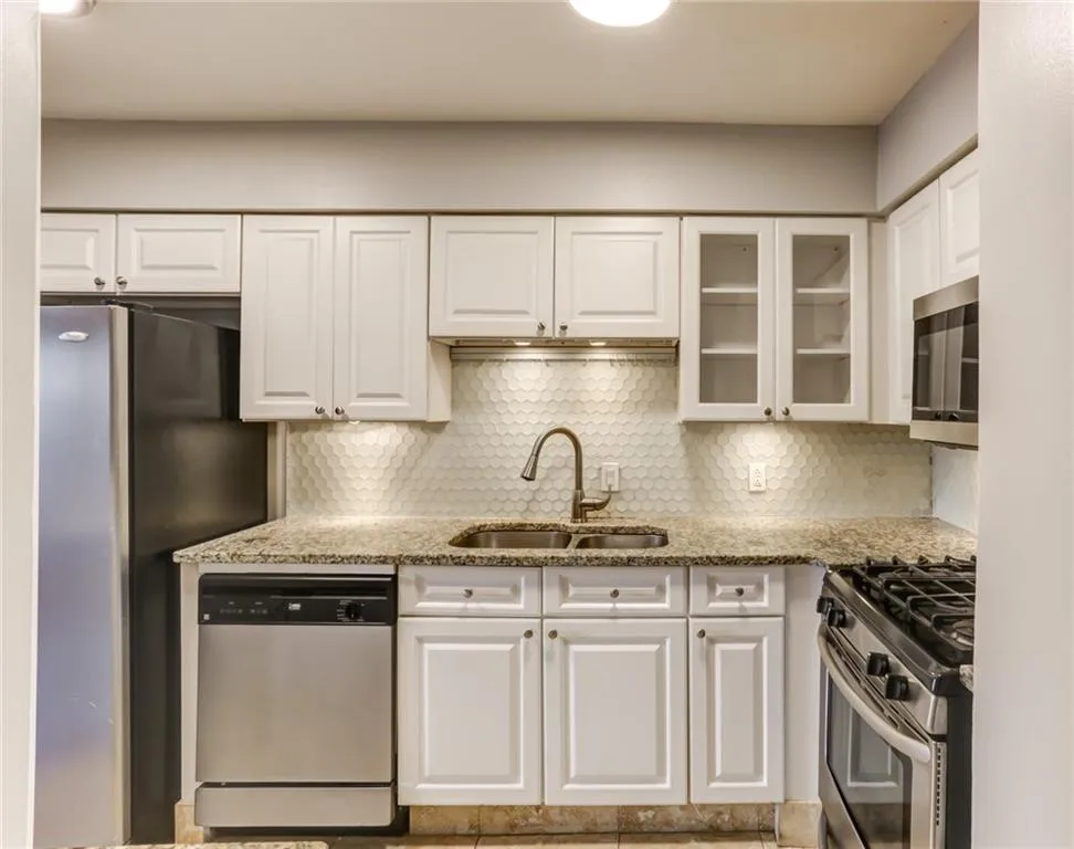 6980 Roswell Road Unit J7, Atlanta, Georgia 30328, 2 Bedrooms Bedrooms, ,1 BathroomBathrooms,Residential,Sold,6980 Roswell Road Unit J7,6839293