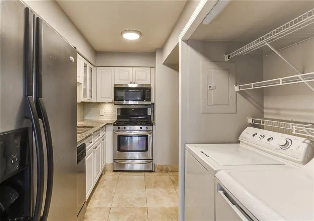 6980 Roswell Road Unit J7, Atlanta, Georgia 30328, 2 Bedrooms Bedrooms, ,1 BathroomBathrooms,Residential,Sold,6980 Roswell Road Unit J7,6839293