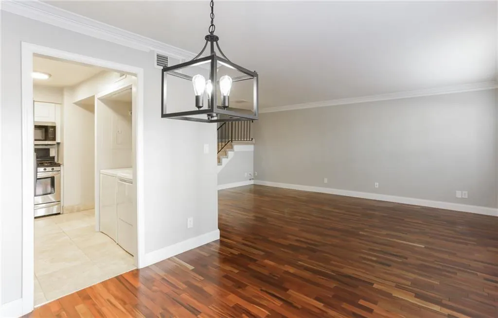 6980 Roswell Road Unit J7, Atlanta, Georgia 30328, 2 Bedrooms Bedrooms, ,1 BathroomBathrooms,Residential,Sold,6980 Roswell Road Unit J7,6839293