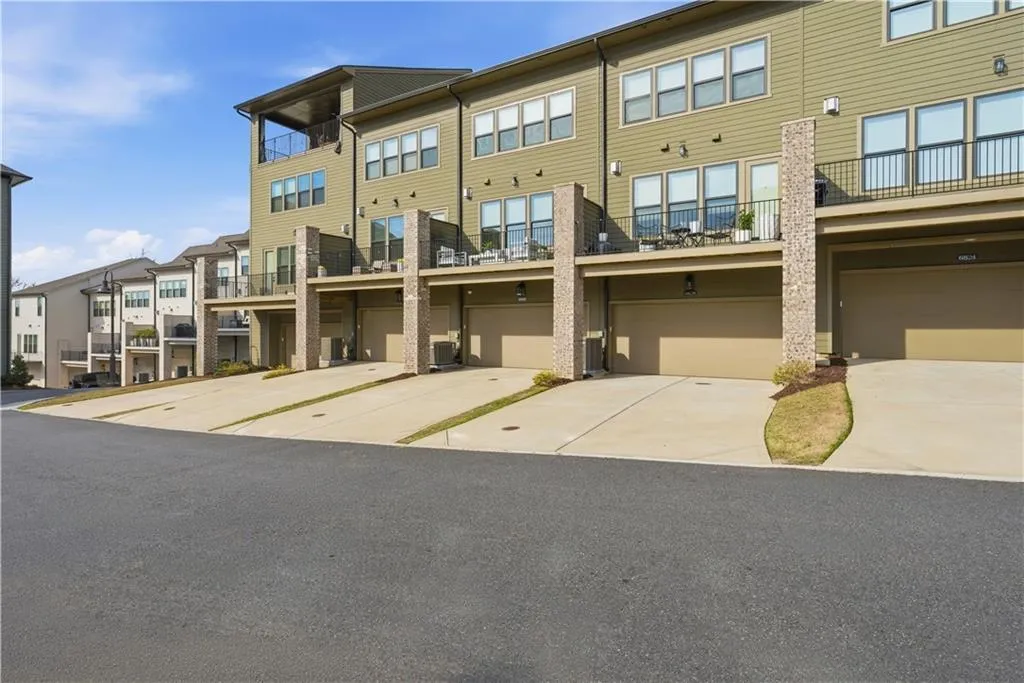 6832 Crescendo Court, Atlanta, Georgia 30328, 3 Bedrooms Bedrooms, ,4 BathroomsBathrooms,Residential,For Sale,6832 Crescendo Court,7739419