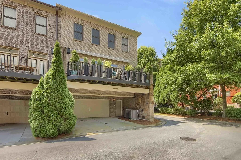 3663 Brookhaven Manor Crossing Ne Unit 1, Atlanta, Georgia 30319, 3 Bedrooms Bedrooms, ,3 BathroomsBathrooms,Residential,For Sale,3663 Brookhaven Manor Crossing Ne Unit 1,7600797