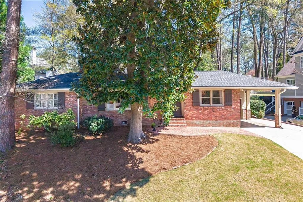 2059 Brookview Drive Nw, Atlanta, Georgia 30318, 3 Bedrooms Bedrooms, 0 ,2 BathroomsBathrooms,Residential,Sold,2059 Brookview Drive Nw,7737143
