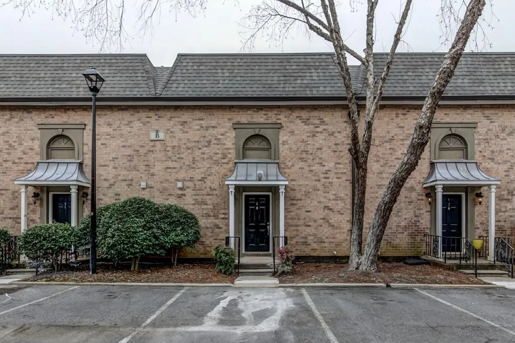 6980 Roswell Road Unit B6, Atlanta, Georgia 30328, 2 Bedrooms Bedrooms, ,1 BathroomBathrooms,Residential,Sold,6980 Roswell Road Unit B6,5820432