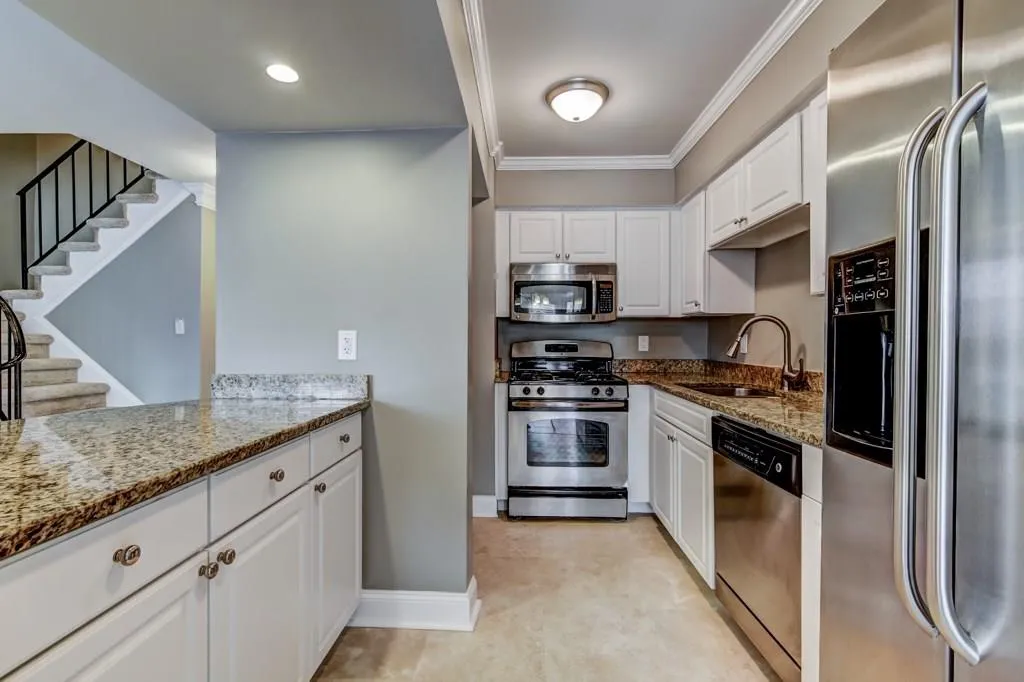 6980 Roswell Road Unit B6, Atlanta, Georgia 30328, 2 Bedrooms Bedrooms, ,1 BathroomBathrooms,Residential,Sold,6980 Roswell Road Unit B6,5820432