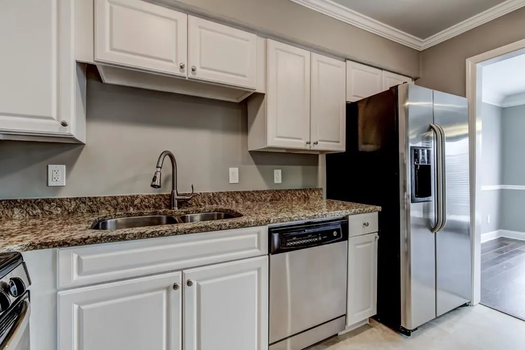 6980 Roswell Road Unit B6, Atlanta, Georgia 30328, 2 Bedrooms Bedrooms, ,1 BathroomBathrooms,Residential,Sold,6980 Roswell Road Unit B6,5820432