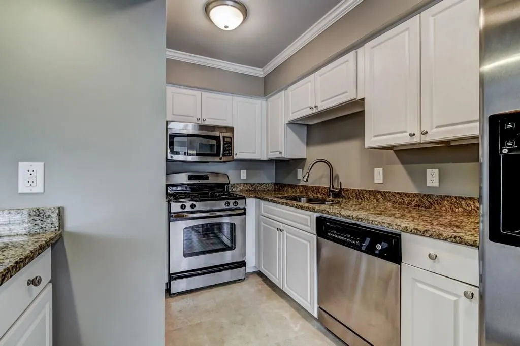 6980 Roswell Road Unit B6, Atlanta, Georgia 30328, 2 Bedrooms Bedrooms, ,1 BathroomBathrooms,Residential,Sold,6980 Roswell Road Unit B6,5820432