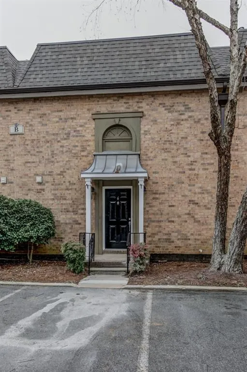 6980 Roswell Road Unit B6, Atlanta, Georgia 30328, 2 Bedrooms Bedrooms, ,1 BathroomBathrooms,Residential,Sold,6980 Roswell Road Unit B6,5820432