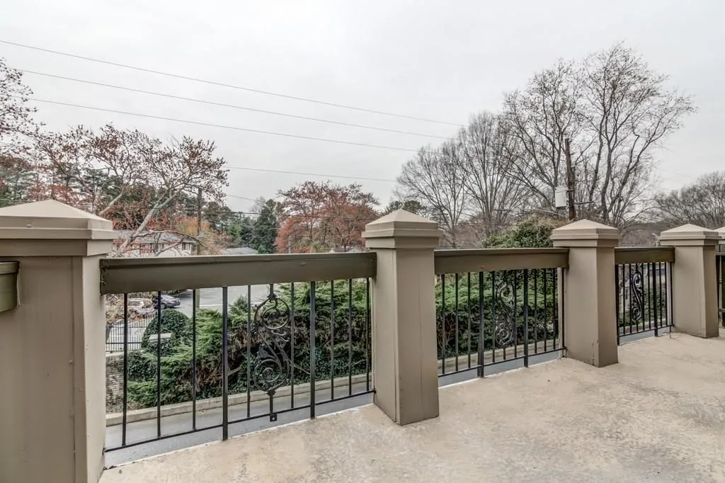 6980 Roswell Road Unit B6, Atlanta, Georgia 30328, 2 Bedrooms Bedrooms, ,1 BathroomBathrooms,Residential,Sold,6980 Roswell Road Unit B6,5820432